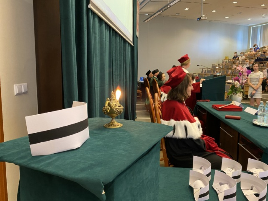 Wzruszająca ceremonia nadania czepków pielęgniarskich w Państwowej Uczelni Zawodowej w Tarnobrzegu [zdjęcia]