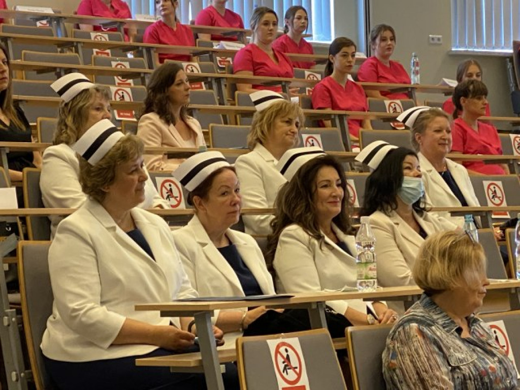 Wzruszająca ceremonia nadania czepków pielęgniarskich w Państwowej Uczelni Zawodowej w Tarnobrzegu [zdjęcia]