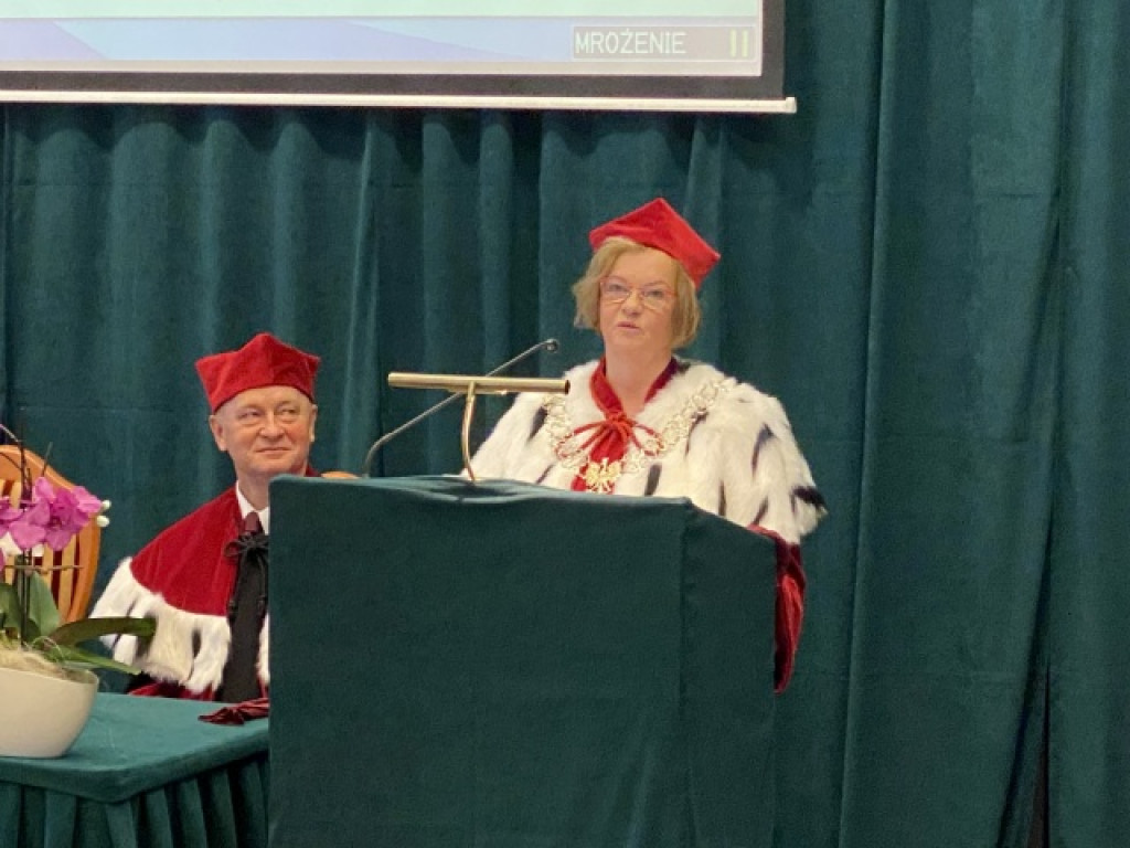 Wzruszająca ceremonia nadania czepków pielęgniarskich w Państwowej Uczelni Zawodowej w Tarnobrzegu [zdjęcia]