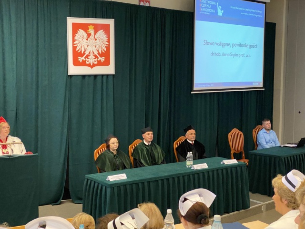 Wzruszająca ceremonia nadania czepków pielęgniarskich w Państwowej Uczelni Zawodowej w Tarnobrzegu [zdjęcia]