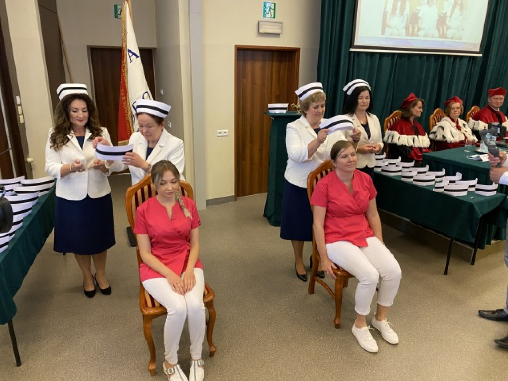 Wzruszająca ceremonia nadania czepków pielęgniarskich w Państwowej Uczelni Zawodowej w Tarnobrzegu [zdjęcia]