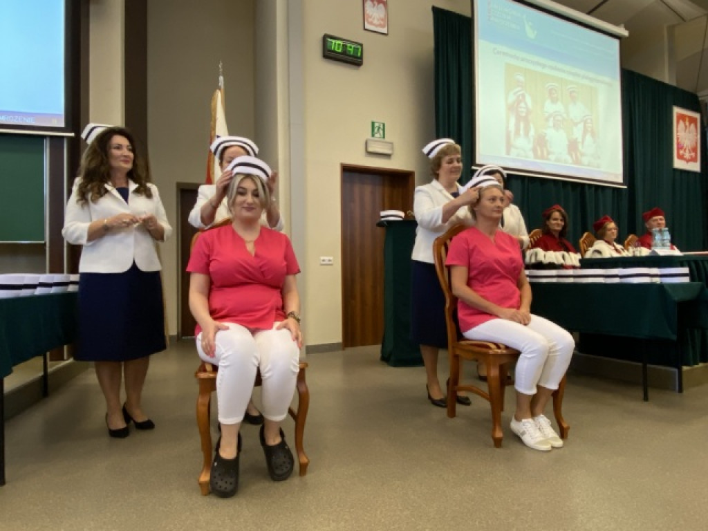 Wzruszająca ceremonia nadania czepków pielęgniarskich w Państwowej Uczelni Zawodowej w Tarnobrzegu [zdjęcia]