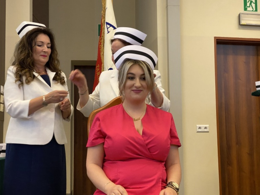 Wzruszająca ceremonia nadania czepków pielęgniarskich w Państwowej Uczelni Zawodowej w Tarnobrzegu [zdjęcia]