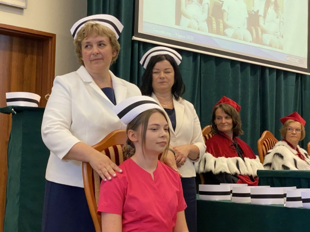 Wzruszająca ceremonia nadania czepków pielęgniarskich w Państwowej Uczelni Zawodowej w Tarnobrzegu [zdjęcia]