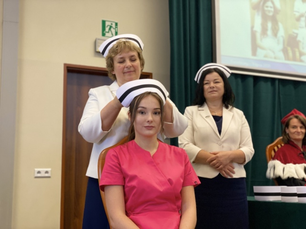 Wzruszająca ceremonia nadania czepków pielęgniarskich w Państwowej Uczelni Zawodowej w Tarnobrzegu [zdjęcia]