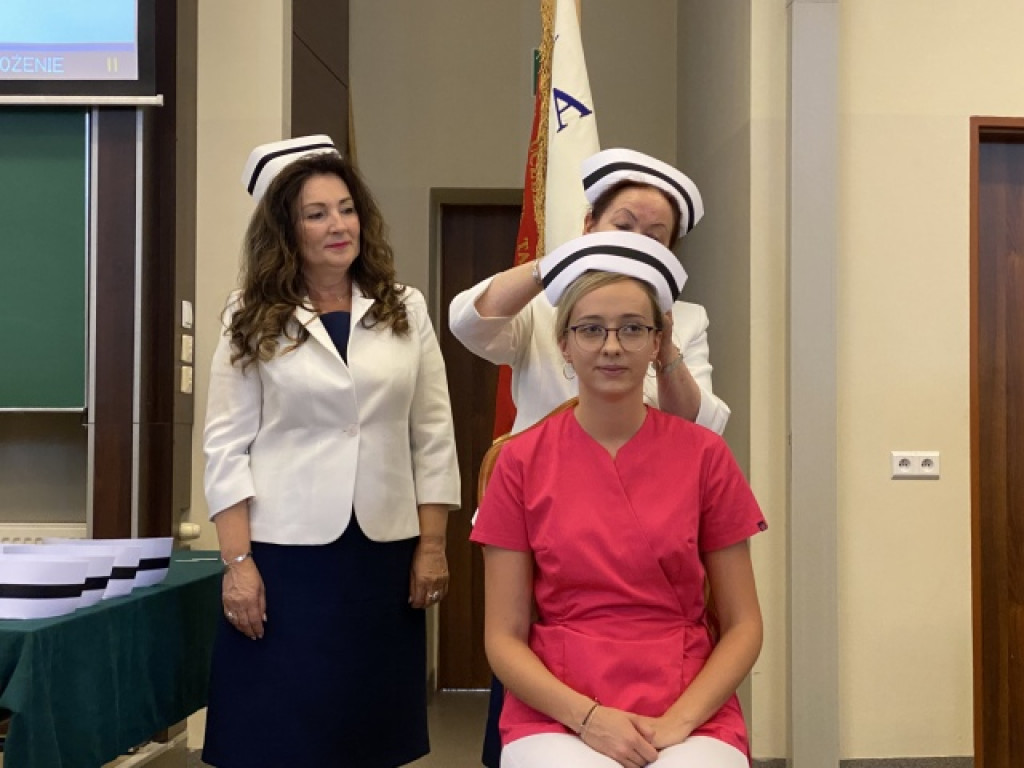 Wzruszająca ceremonia nadania czepków pielęgniarskich w Państwowej Uczelni Zawodowej w Tarnobrzegu [zdjęcia]