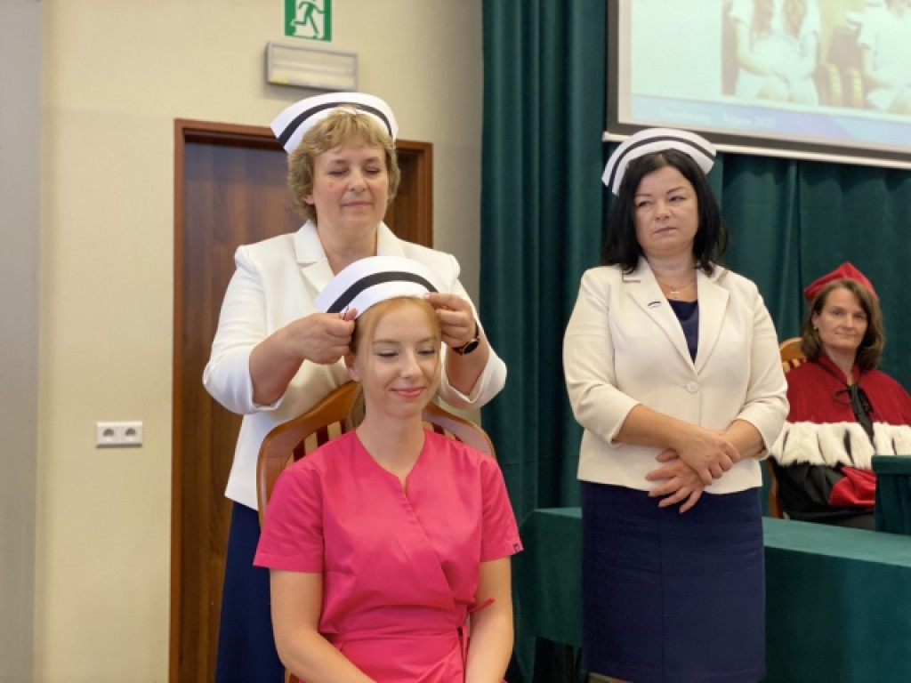 Wzruszająca ceremonia nadania czepków pielęgniarskich w Państwowej Uczelni Zawodowej w Tarnobrzegu [zdjęcia]