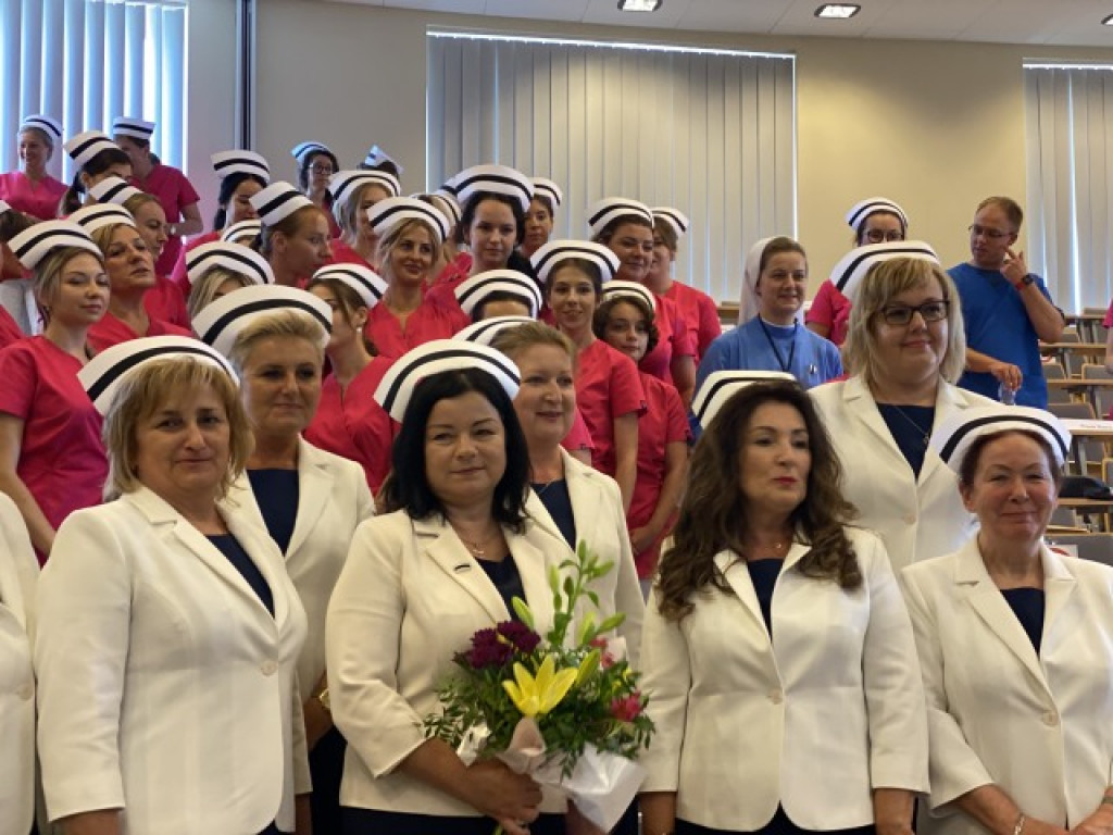 Wzruszająca ceremonia nadania czepków pielęgniarskich w Państwowej Uczelni Zawodowej w Tarnobrzegu [zdjęcia]