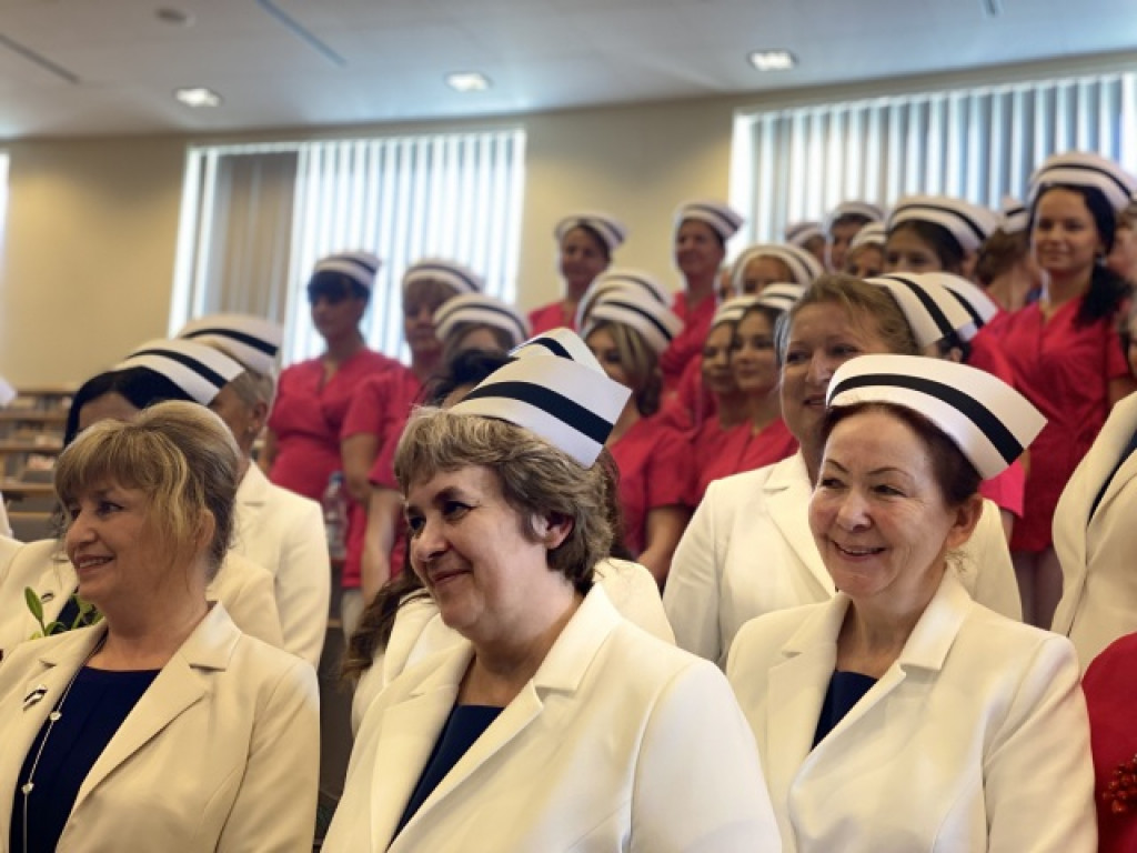 Wzruszająca ceremonia nadania czepków pielęgniarskich w Państwowej Uczelni Zawodowej w Tarnobrzegu [zdjęcia]