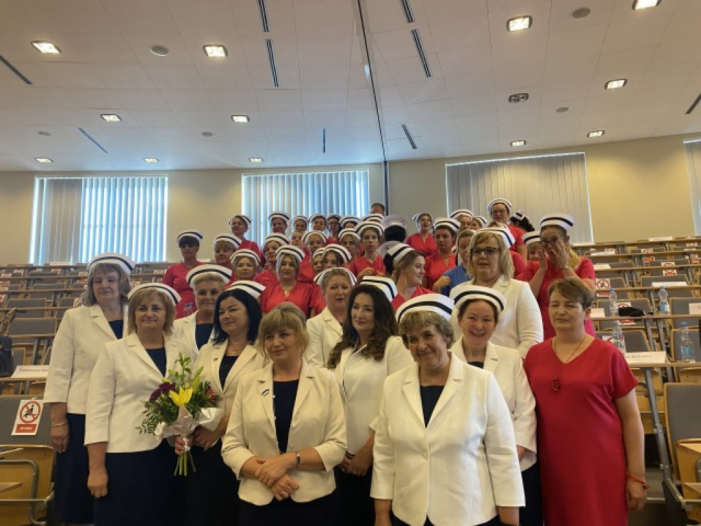 Wzruszająca ceremonia nadania czepków pielęgniarskich w Państwowej Uczelni Zawodowej w Tarnobrzegu [zdjęcia]