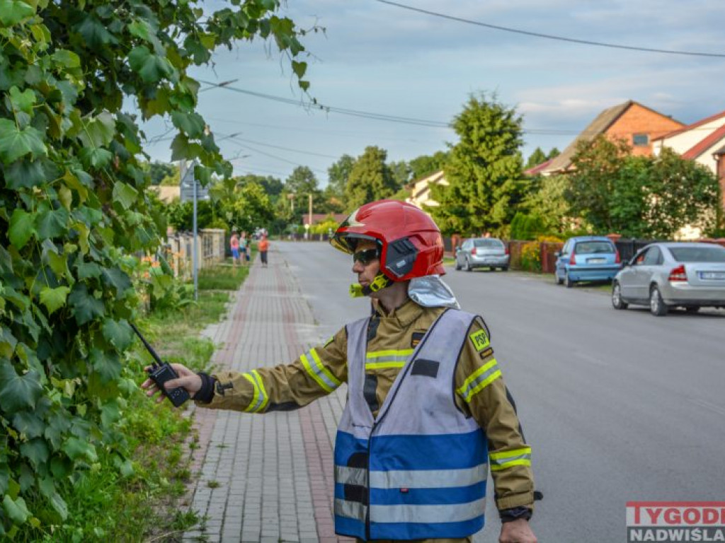 Wypadek w Grębowie! Młody mężczyzna uszkodził kręgosłup w przydomowym basenie [zdjęcia]