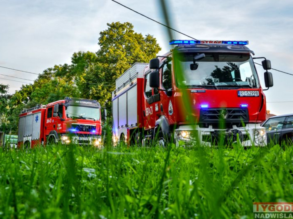 Wypadek w Grębowie! Młody mężczyzna uszkodził kręgosłup w przydomowym basenie [zdjęcia]