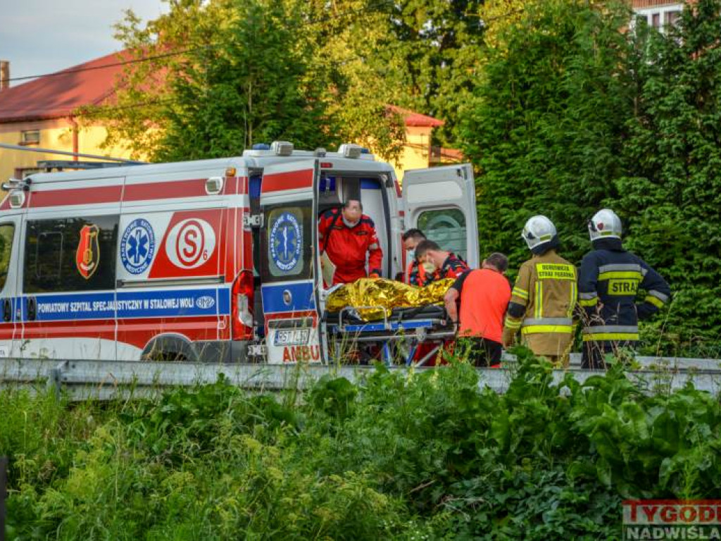 Wypadek w Grębowie! Młody mężczyzna uszkodził kręgosłup w przydomowym basenie [zdjęcia]