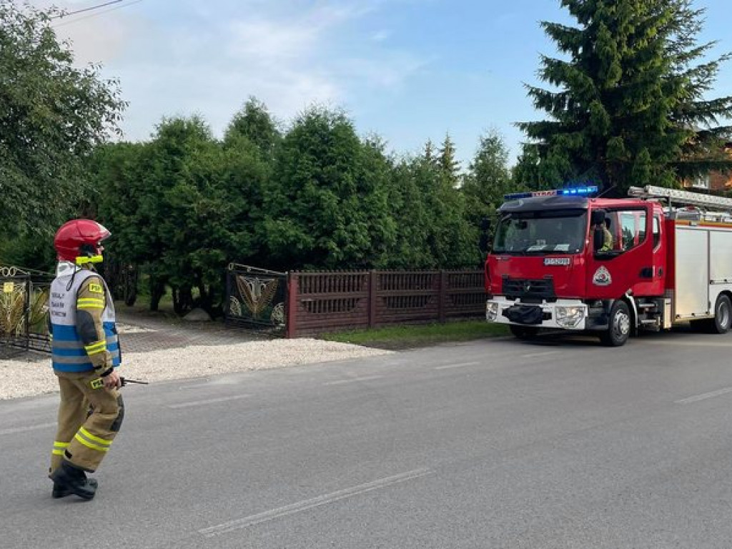 Wypadek w Grębowie! Młody mężczyzna uszkodził kręgosłup w przydomowym basenie [zdjęcia]