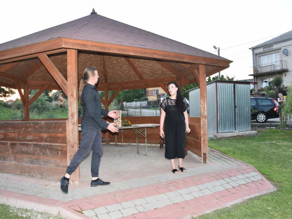 Zaśpiewali operowe arie na wiejskim skwerze [zdjęcia]