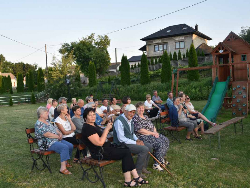 Zaśpiewali operowe arie na wiejskim skwerze [zdjęcia]