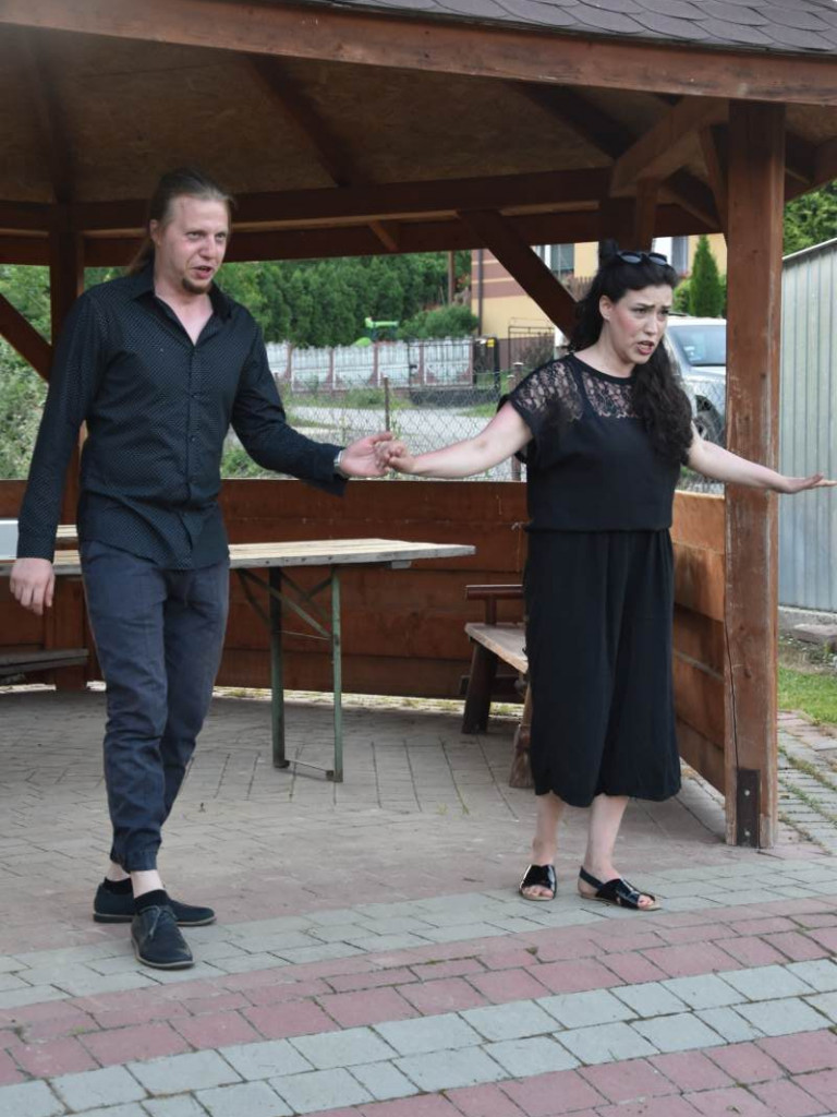Zaśpiewali operowe arie na wiejskim skwerze [zdjęcia]