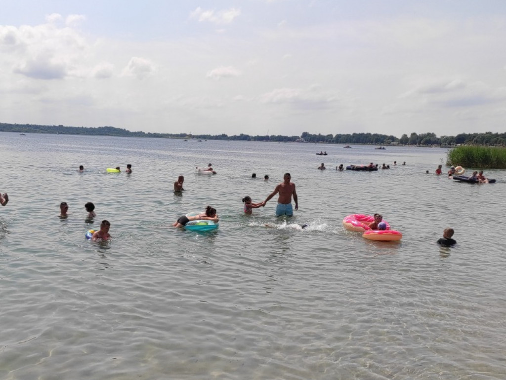 Tak było dziś na plaży nad Jeziorem Tarnobrzeskim [zdjęcia]