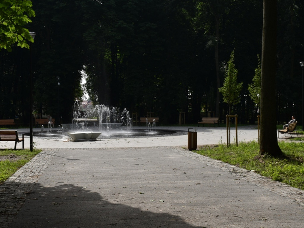Sandomierz. Prace w parku zakończone. Ruszyła fontanna [zdjęcia]