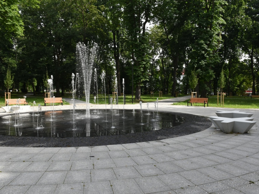 Sandomierz. Prace w parku zakończone. Ruszyła fontanna [zdjęcia]
