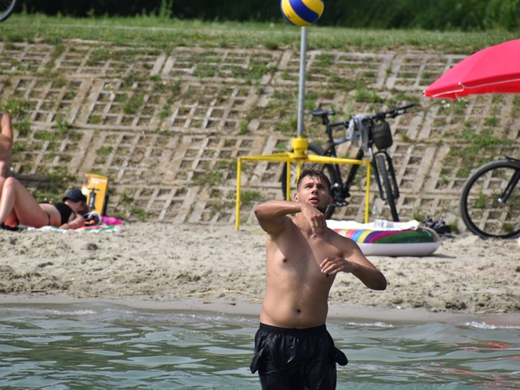 Upał i tłumy w środę nad Jeziorem Tarnobrzeskim. Znajdź siebie na zdjęciach! [GALERIA]