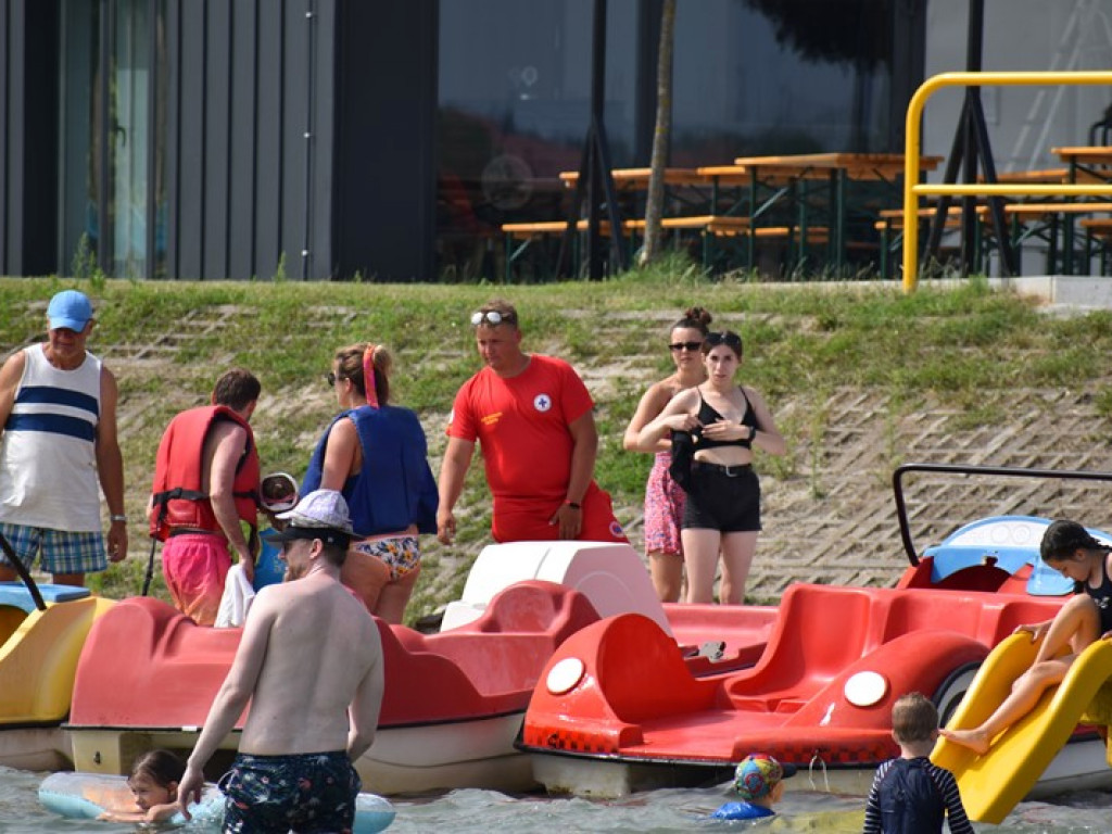 Upał i tłumy w środę nad Jeziorem Tarnobrzeskim. Znajdź siebie na zdjęciach! [GALERIA]