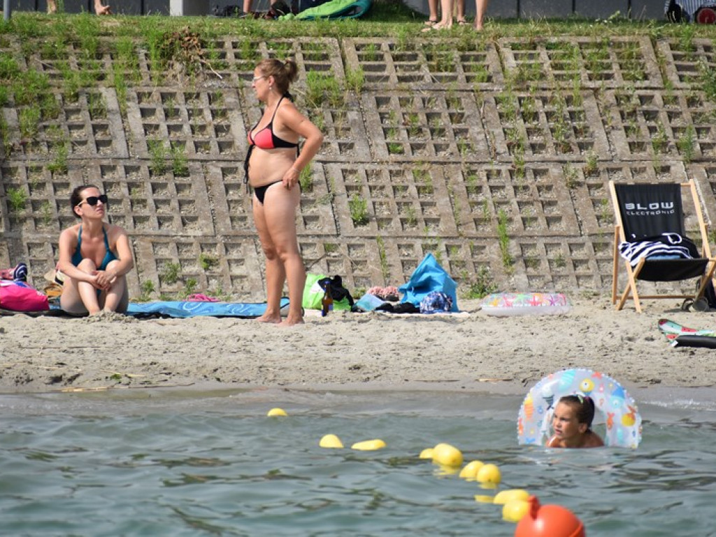 Upał i tłumy w środę nad Jeziorem Tarnobrzeskim. Znajdź siebie na zdjęciach! [GALERIA]