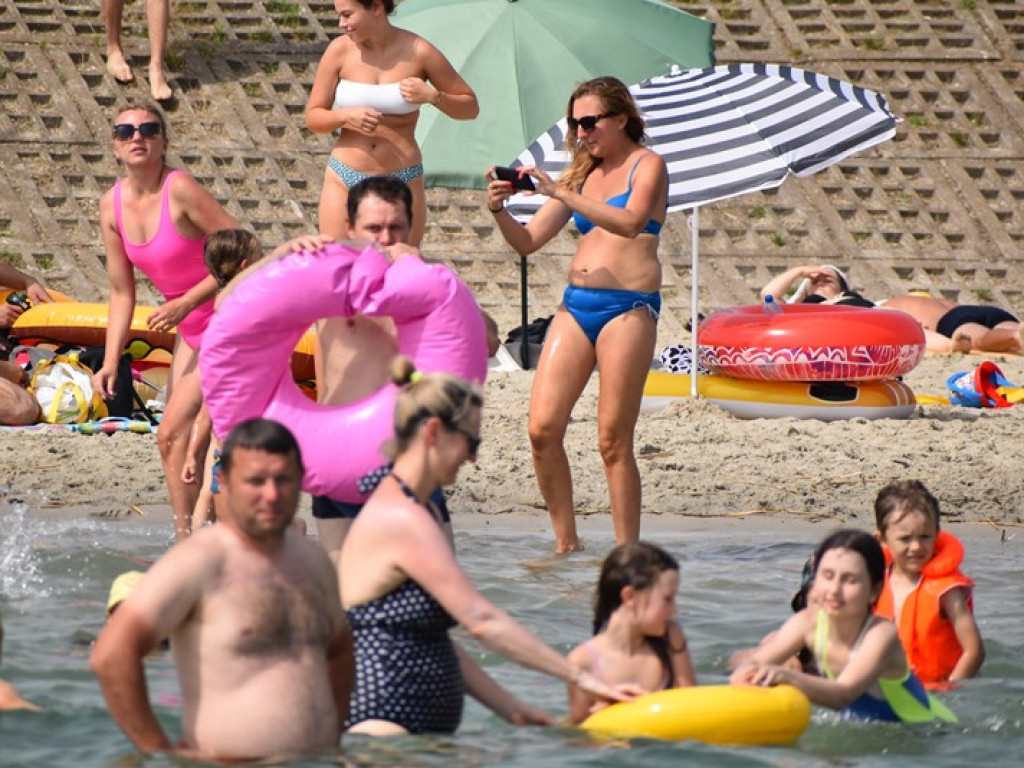 Upał i tłumy w środę nad Jeziorem Tarnobrzeskim. Znajdź siebie na zdjęciach! [GALERIA]
