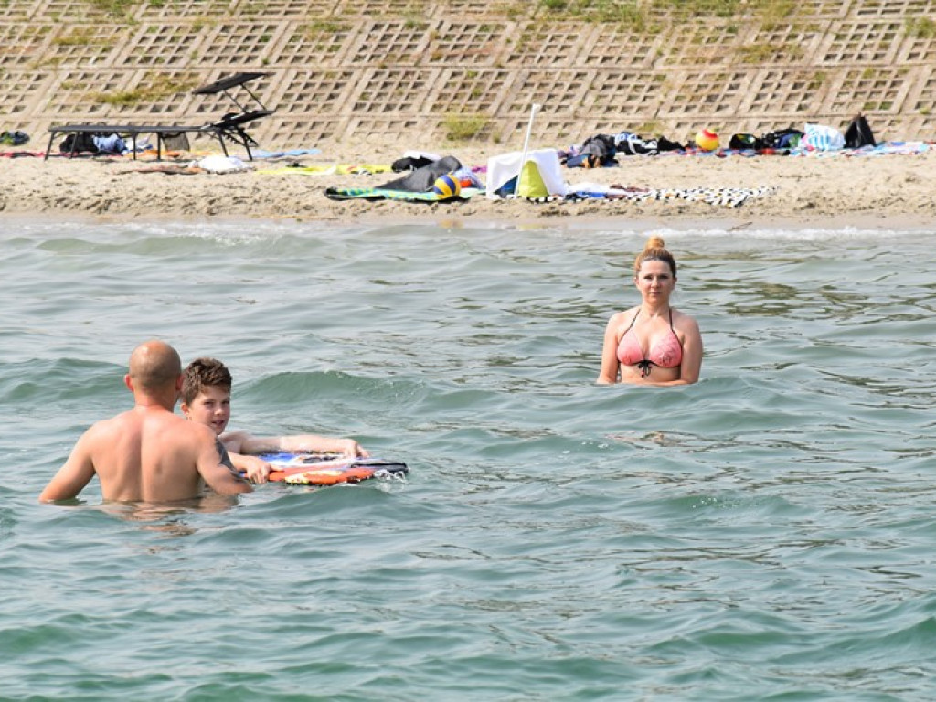 Upał i tłumy w środę nad Jeziorem Tarnobrzeskim. Znajdź siebie na zdjęciach! [GALERIA]