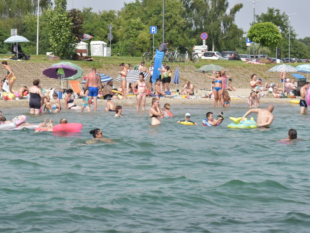 Upał i tłumy w środę nad Jeziorem Tarnobrzeskim. Znajdź siebie na zdjęciach! [GALERIA]