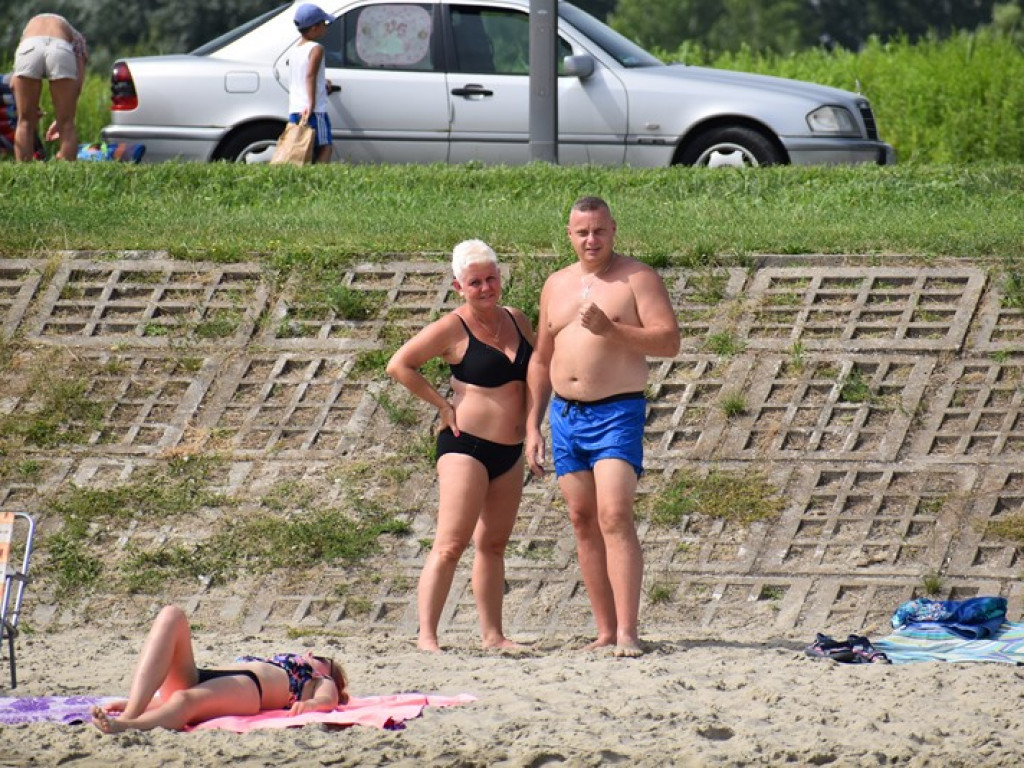 Upał i tłumy w środę nad Jeziorem Tarnobrzeskim. Znajdź siebie na zdjęciach! [GALERIA]