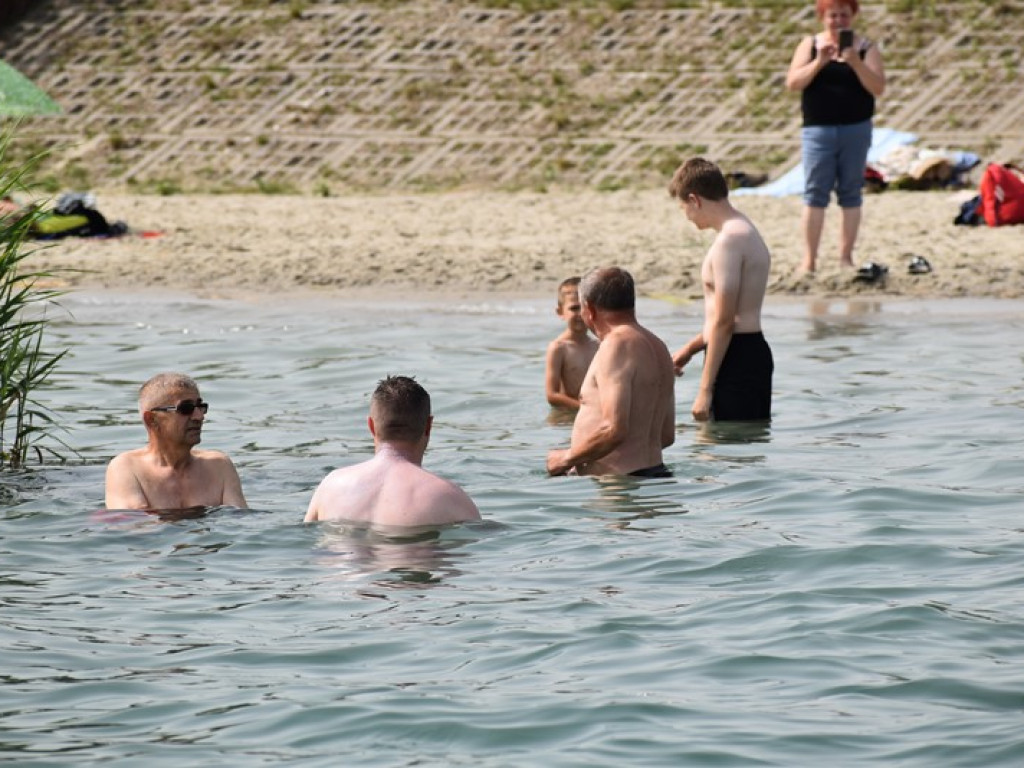 Upał i tłumy w środę nad Jeziorem Tarnobrzeskim. Znajdź siebie na zdjęciach! [GALERIA]