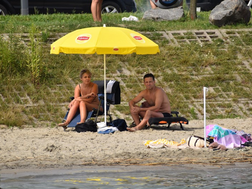 Upał i tłumy w środę nad Jeziorem Tarnobrzeskim. Znajdź siebie na zdjęciach! [GALERIA]