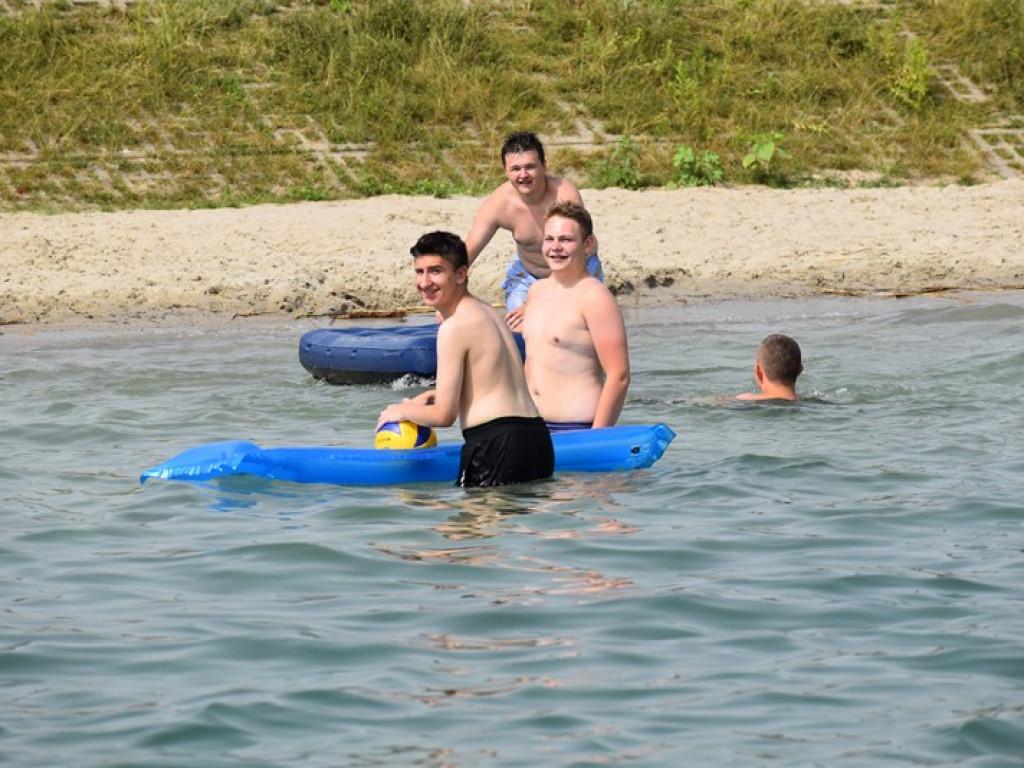 Upał i tłumy w środę nad Jeziorem Tarnobrzeskim. Znajdź siebie na zdjęciach! [GALERIA]