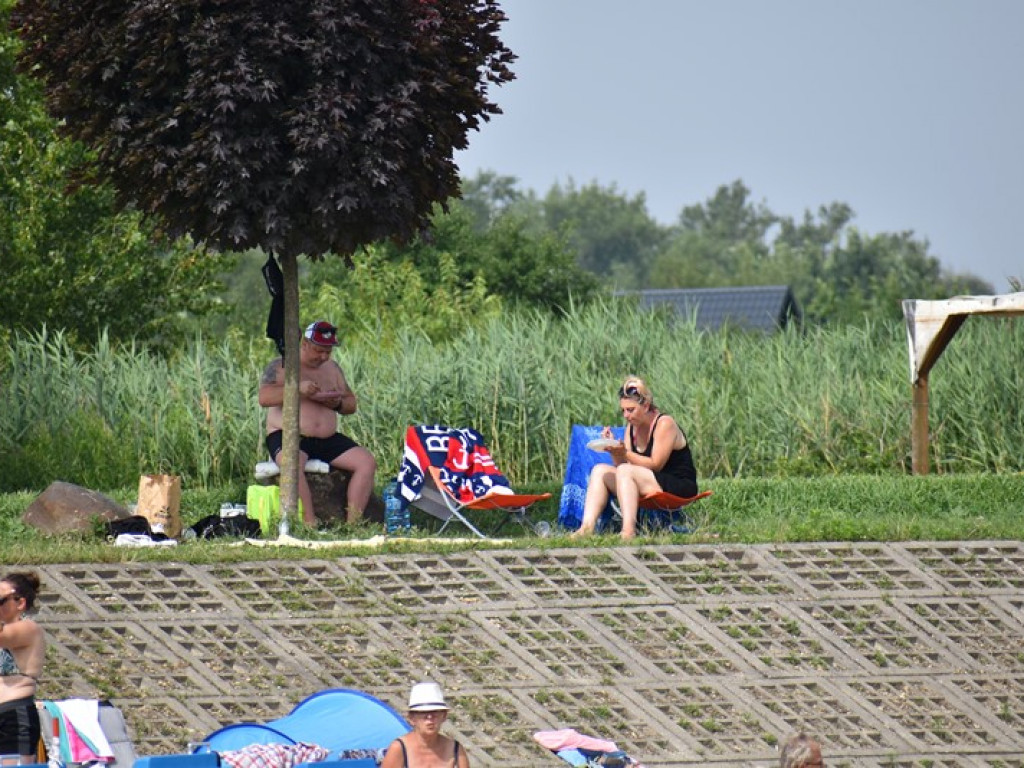 Upał i tłumy w środę nad Jeziorem Tarnobrzeskim. Znajdź siebie na zdjęciach! [GALERIA]