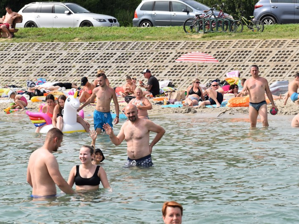Upał i tłumy w środę nad Jeziorem Tarnobrzeskim. Znajdź siebie na zdjęciach! [GALERIA]