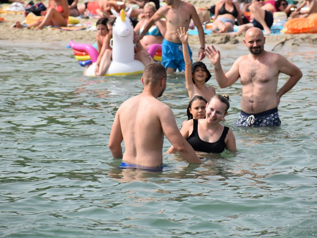 Upał i tłumy w środę nad Jeziorem Tarnobrzeskim. Znajdź siebie na zdjęciach! [GALERIA]