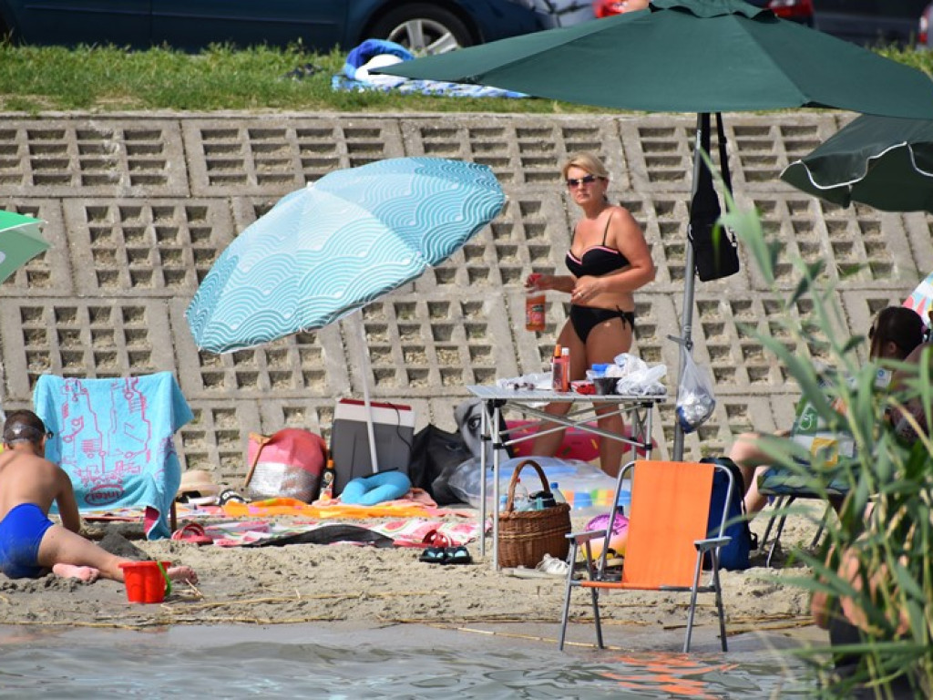Upał i tłumy w środę nad Jeziorem Tarnobrzeskim. Znajdź siebie na zdjęciach! [GALERIA]