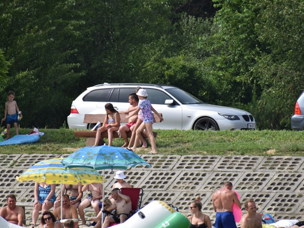 Upał i tłumy w środę nad Jeziorem Tarnobrzeskim. Znajdź siebie na zdjęciach! [GALERIA]