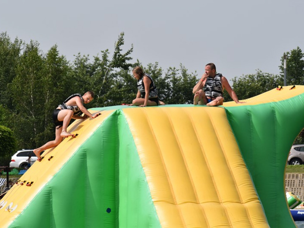 Upał i tłumy w środę nad Jeziorem Tarnobrzeskim. Znajdź siebie na zdjęciach! [GALERIA]