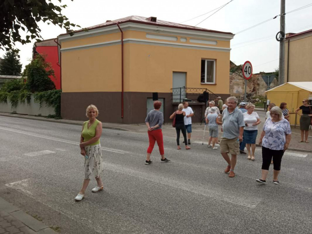 Kolejny protest w Klimontowie. Mieszkańcy zablokowali drogę wojewódzką [zdjęcia]