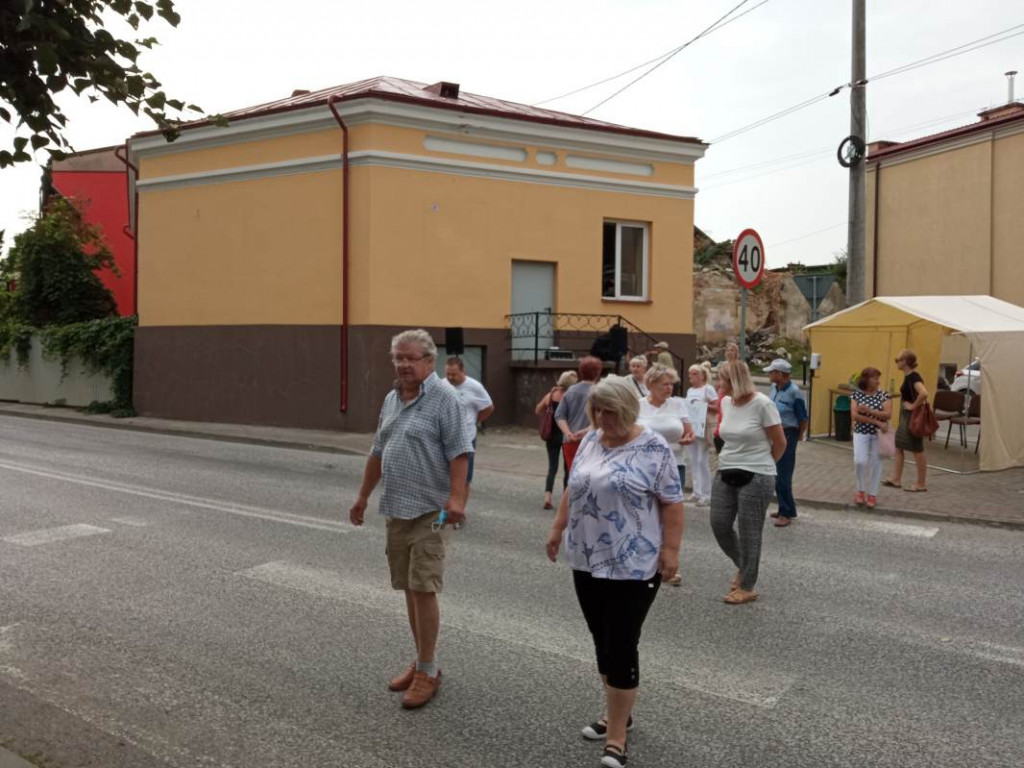 Kolejny protest w Klimontowie. Mieszkańcy zablokowali drogę wojewódzką [zdjęcia]