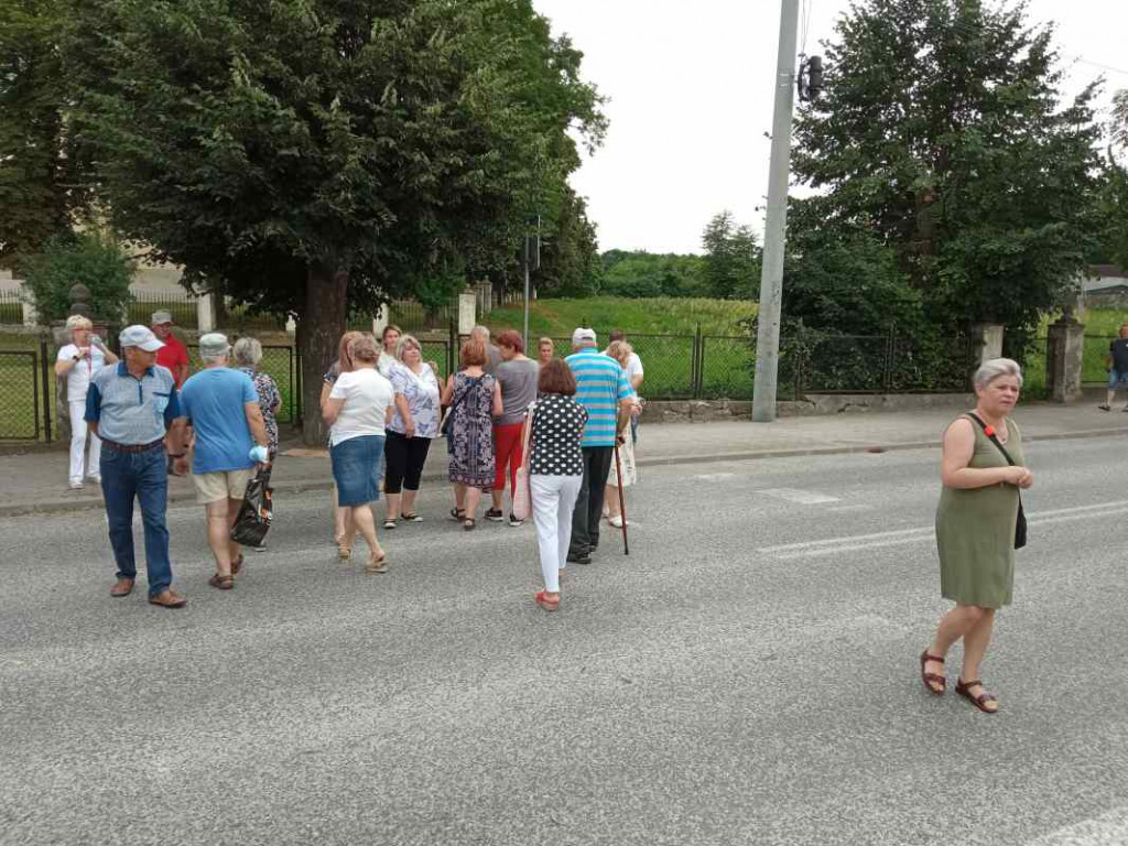 Kolejny protest w Klimontowie. Mieszkańcy zablokowali drogę wojewódzką [zdjęcia]