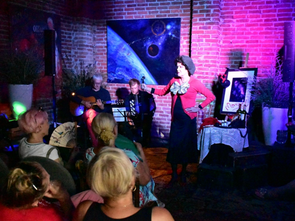 Gmina Samborzec. Muzyczna opowieść o Edith Piaf w Andruszkowicach