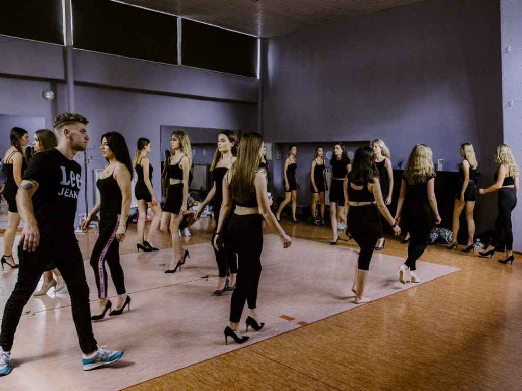 Modelki i organizatorzy rozpoczęli przygotowania do Sandomierz Fashion Street [zdjęcia]