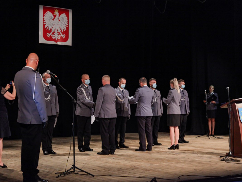 Święto Policji w Tarnobrzegu. Były awanse i wyróżnienia [zdjęcia]
