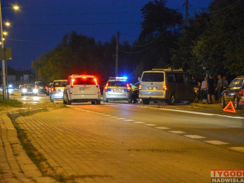 Tarnobrzeg. Kolizja na ul. Warszawskiej. Droga w kierunku Sandomierza zablokowana [zdjęcia]
