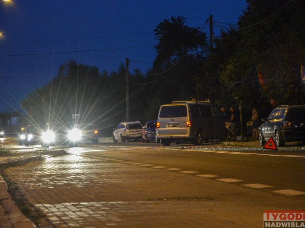 Tarnobrzeg. Kolizja na ul. Warszawskiej. Droga w kierunku Sandomierza zablokowana [zdjęcia]