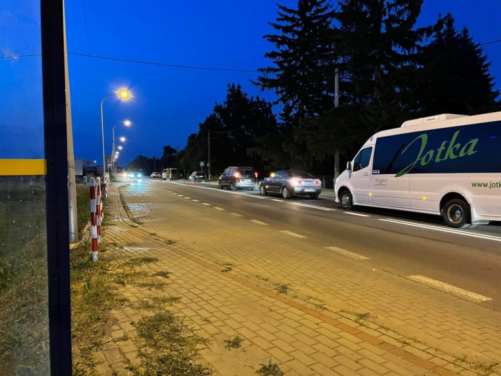 Tarnobrzeg. Kolizja na ul. Warszawskiej. Droga w kierunku Sandomierza zablokowana [zdjęcia]