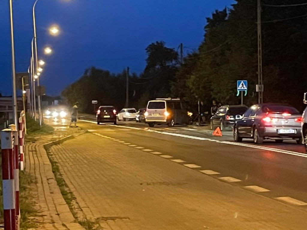 Tarnobrzeg. Kolizja na ul. Warszawskiej. Droga w kierunku Sandomierza zablokowana [zdjęcia]